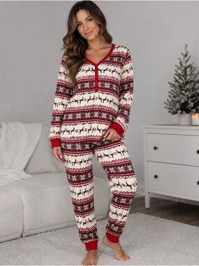 40. Nordstrom • NWT Cozy Women's Red & Cream Holiday Henley Pajama Set
